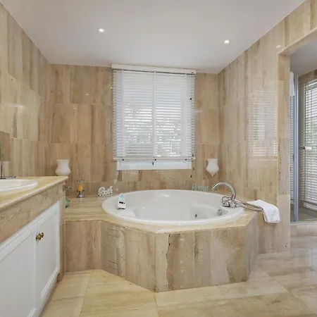 La Quinta 5 Bedroom With Heated Pool