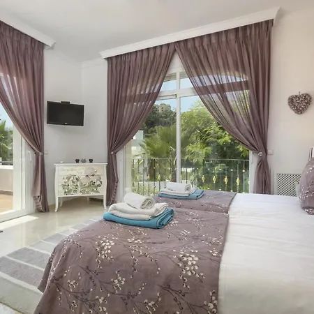 La Quinta 5 Bedroom With Heated Pool Villa San Pedro de Alcantara